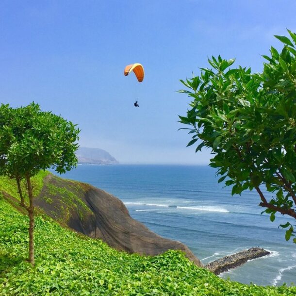 paragliding in Peru