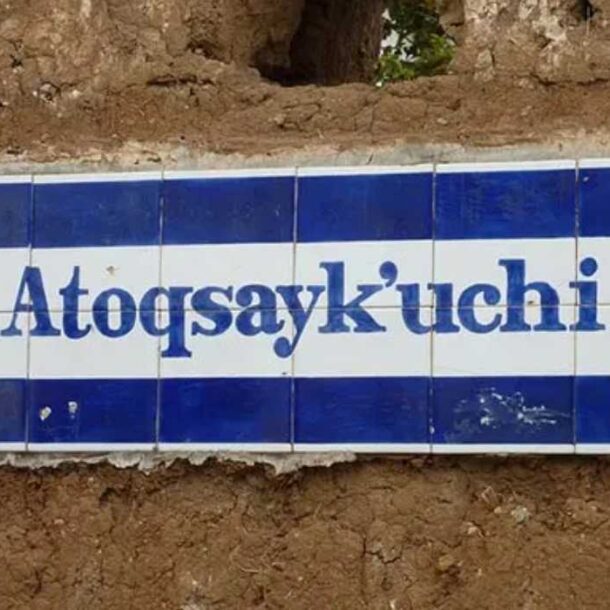 A street sign in Quechua