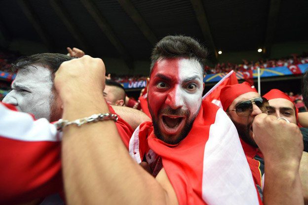 soccer-game-with-painted-faces_800-2 soccer