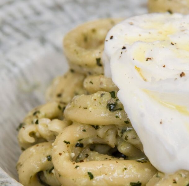 mattoni, Casserece al pesto Genovese e burrata