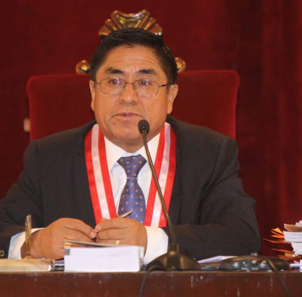 cesar hinostroza