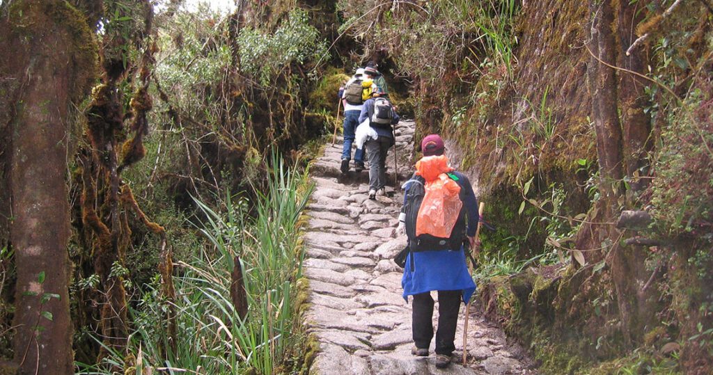 hiking peru