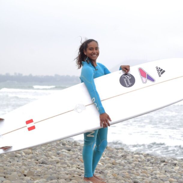 maria fernanda reyes andina surfing