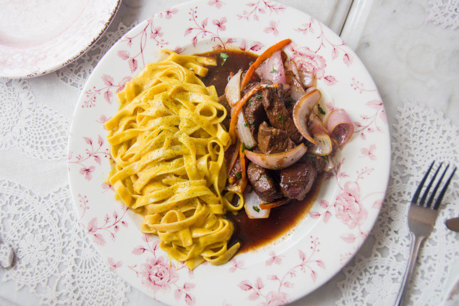 tagliatelle huancaino con lomo al jugo las bolena