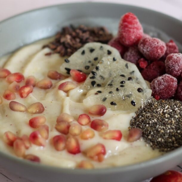chirimoya smoothie bowl