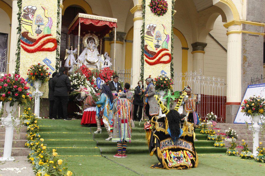 Virgen-de-la-Candelaria-Puno