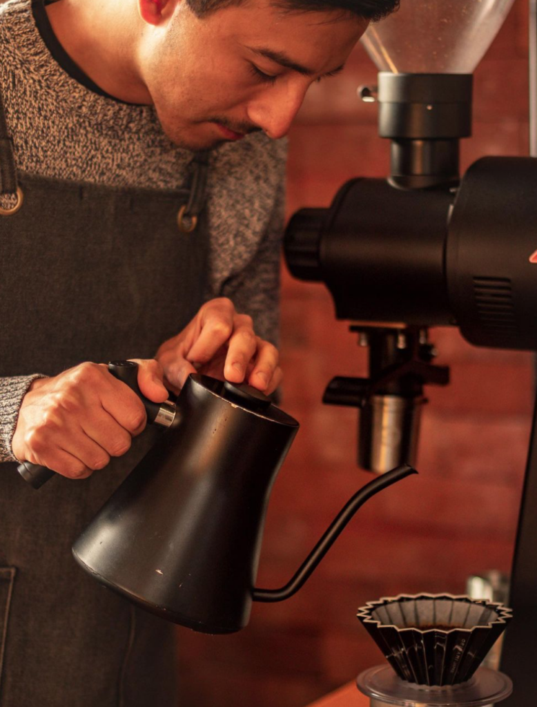 Pour over coffee by The Three Monkeys Co. | Photo by @andy_fotografiacusco